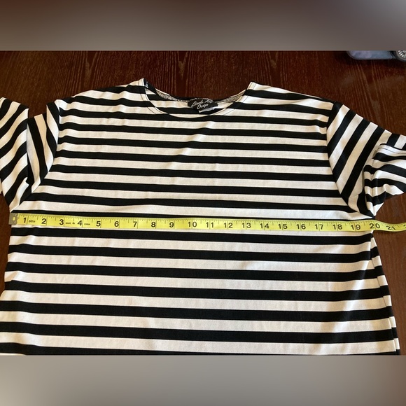 Black and White Striped Top Size Large - Picture 3 of 5